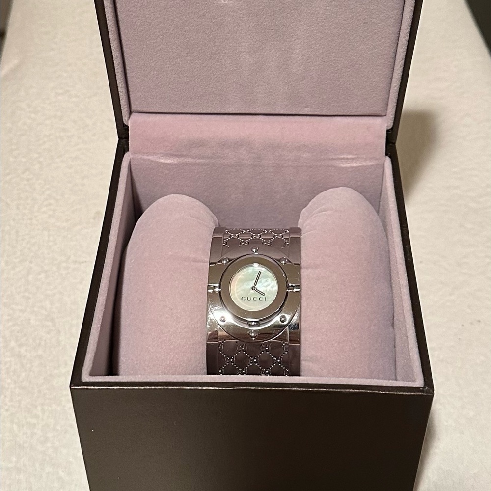 Gucci Stainless Steel Mother of Pearl 33mm Twirl Quartz Watch